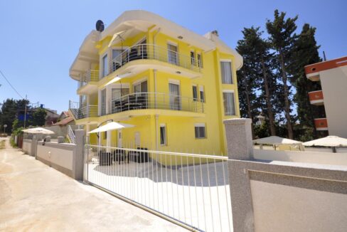 Karadağ Bar şehrinde, Denize 250 m. mesafede, 10 0dalı butik otele uygun satılık villa
