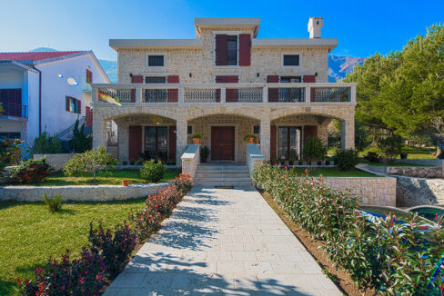 Kotor Prcanj'de satılık, Denize sıfır muhteşem villa