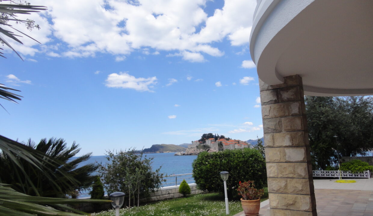 Sveti Stefan'da denize sıfır, çok özel bir konumda villa