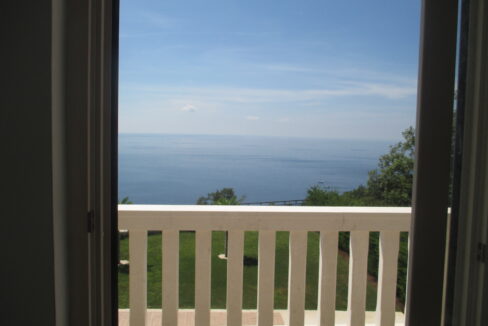 Budva Rezevici'de satılık deniz manzaralı ve havuzlu, Butik otel konseptinde villa